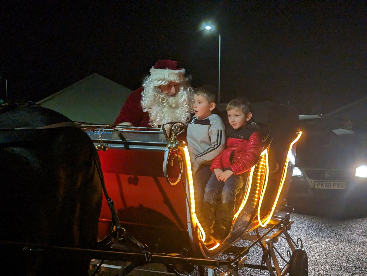 Santa Visits Killen 2022 - Clonmeen Cottages  (5)
